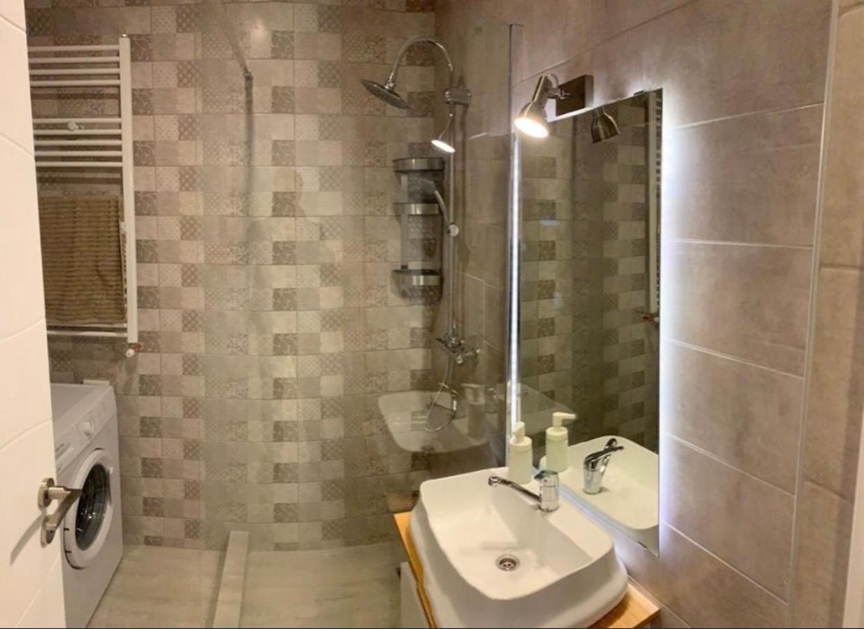 Retreat Luxury Apartment Near Presidential Palace Bucarest Esterno foto